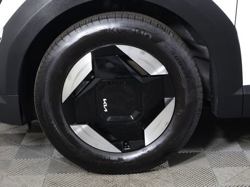 Used 2024 Kia EV9 Light RWD image 23