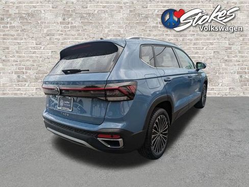 Used 2025 Volkswagen Taos SE FWD image 4