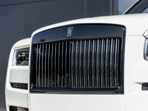 Used 2024 Rolls-Royce Cullinan Black Badge image 18