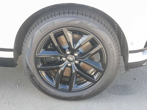 New 2026 Land Rover Range Rover Velar Dynamic SE image 9