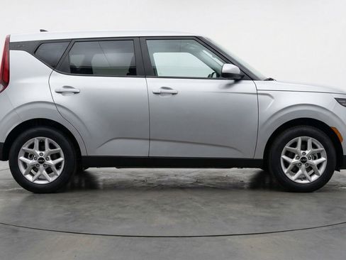 Used 2025 Kia Soul LX w/ LX Technology Package image 11