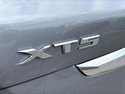 Used 2025 Cadillac XT5 Premium Luxury w/ Technology Package AWD/4WD image 33