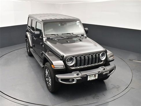 Used 2024 Jeep Wrangler Sahara w/ Technology Group image 13