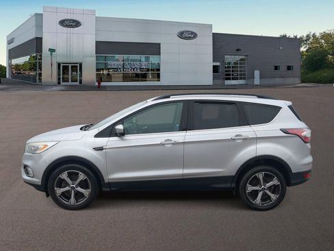 Used 2017 Ford Escape SE w/ Equipment Group 201A image 7