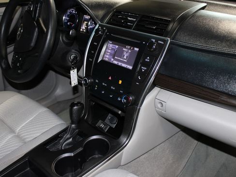 Used 2016 Toyota Camry LE FWD image 27
