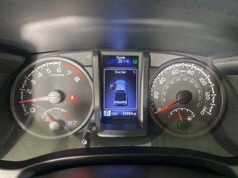 Used 2022 Toyota Tacoma SR image 14