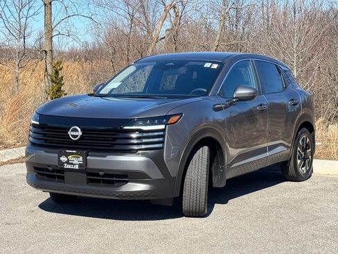 Certified 2025 Nissan Kicks SV image 3