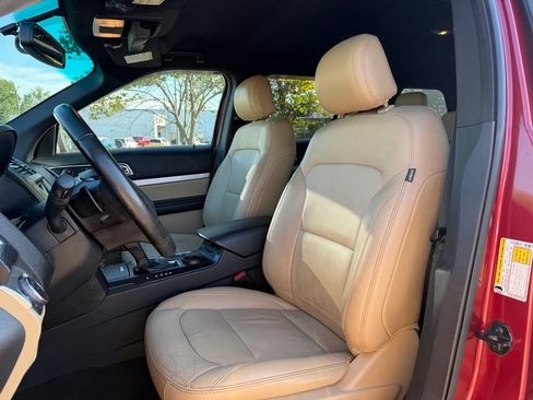 Used 2017 Ford Explorer XLT w/ Equipment Group 202A FWD image 11