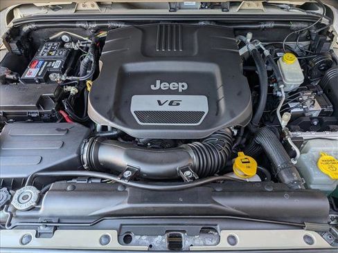 Used 2017 Jeep Wrangler Unlimited Rubicon w/ Connectivity Group image 21