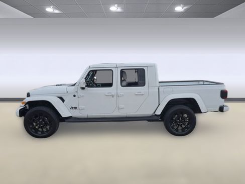 Used 2023 Jeep Gladiator Overland image 2