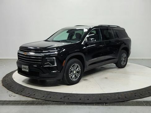 Used 2024 Chevrolet Traverse LT AWD/4WD image 4