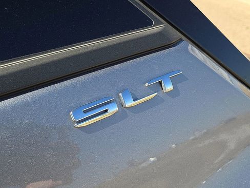 Used 2024 GMC Terrain SLT AWD/4WD image 11