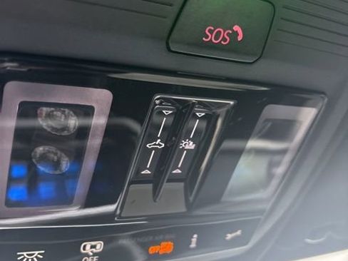 Used 2024 Volkswagen Atlas Cross Sport SEL Premium R-Line image 28