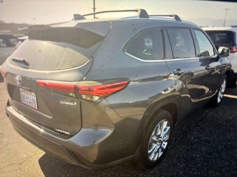 Used 2023 Toyota Highlander Limited AWD/4WD image 2