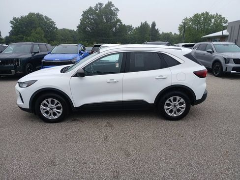 Used 2023 Ford Escape Active AWD/4WD image 2
