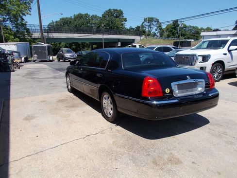 Used 2011 Lincoln Town Car Executive L RWD image 5