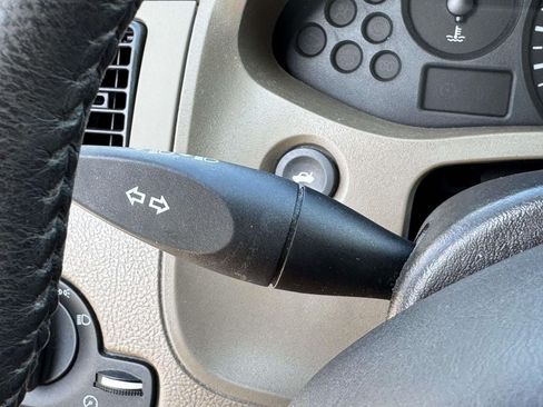Used 2007 Ford Focus S FWD image 11