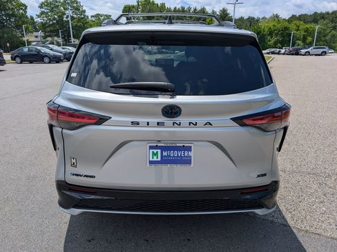 Used 2025 Toyota Sienna XSE w/ XSE Plus Package AWD/4WD image 4