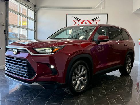Used 2024 Toyota Grand Highlander AWD image 3