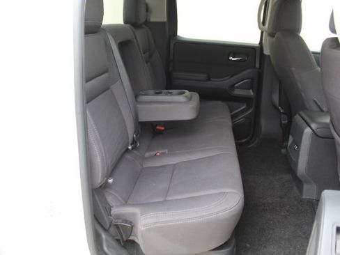 Used 2024 Nissan Frontier SV image 34