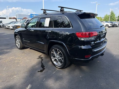 Used 2020 Jeep Grand Cherokee Overland AWD/4WD image 9