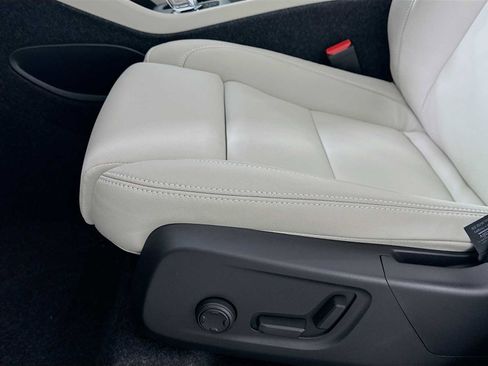 New 2026 Volvo XC40 B5 Plus w/ Protection Package Premier image 18