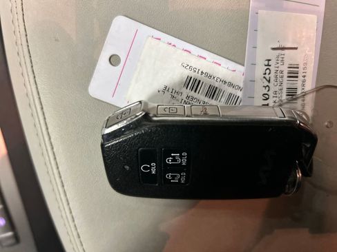 Used 2024 Kia Carnival LX image 20