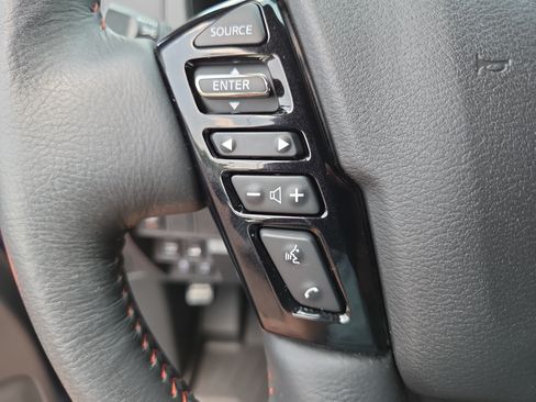 Used 2023 Nissan Frontier PRO-4X AWD/4WD image 29