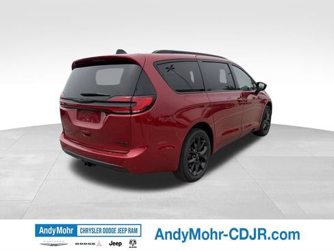 Used 2025 Chrysler Pacifica Limited w/ Uconnect Theater Family Group AWD/4WD image 7