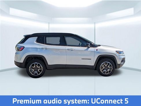 Used 2025 Jeep Compass Trailhawk w/ Trailer Tow Group AWD/4WD image 9