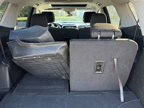 Used 2023 GMC Acadia SLE image 4