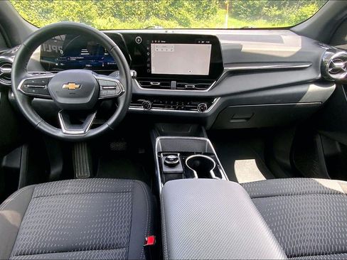 Used 2026 Chevrolet Equinox LT FWD image 16