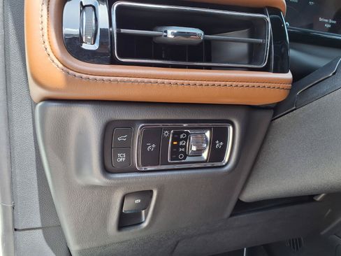 Used 2023 Lincoln Nautilus Reserve w/ Equipment Group 201A AWD/4WD image 24