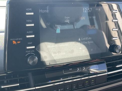 Used 2024 Toyota Sienna LE image 6