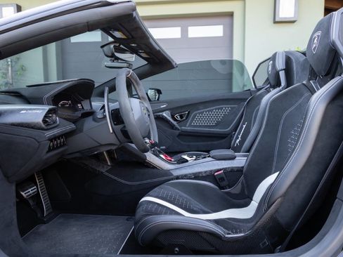 Used 2018 Lamborghini Huracan Performante image 49