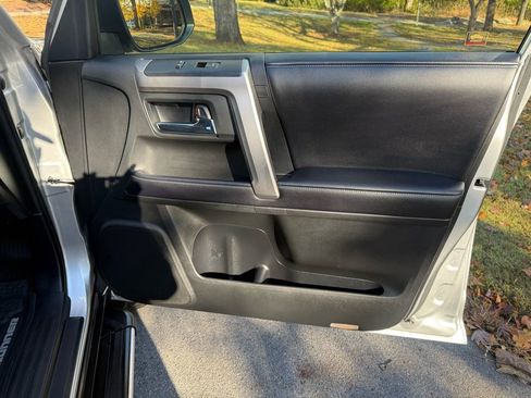 Used 2019 Toyota 4Runner SR5 image 37