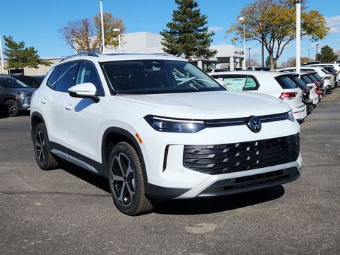 New 2026 Volkswagen Tiguan SE image 1