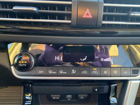 Certified 2021 Kia Seltos SX w/ SX Sunroof Package image 20