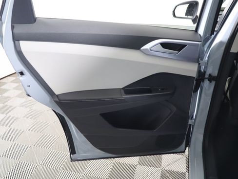 Used 2025 Volkswagen Taos SE image 43