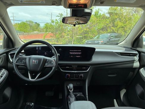 Used 2025 Buick Encore GX Preferred AWD/4WD image 31