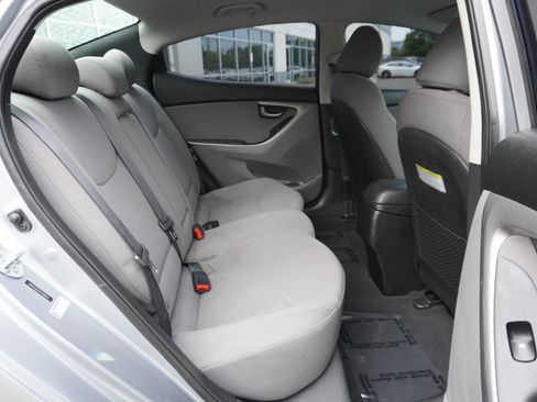 Used 2015 Hyundai Elantra SE w/ Option Group 02 FWD image 11