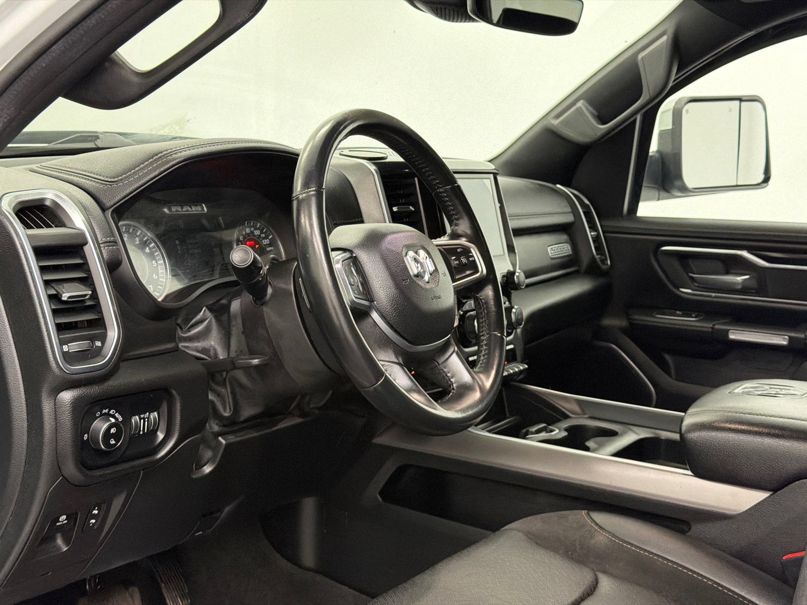 Used 2022 RAM 1500 Laramie w/ Sport Appearance Package AWD/4WD image 14
