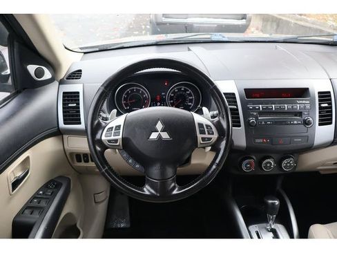 Used 2011 Mitsubishi Outlander SE image 9