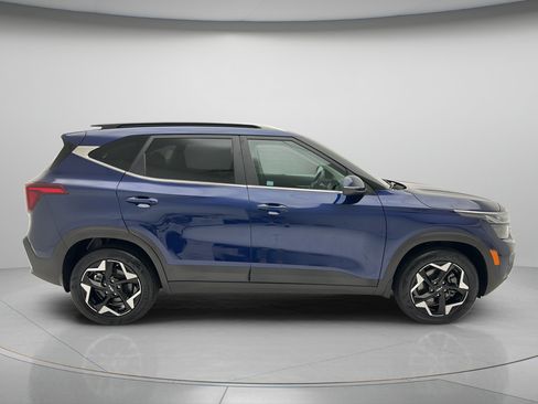 Used 2024 Kia Seltos EX AWD/4WD image 7
