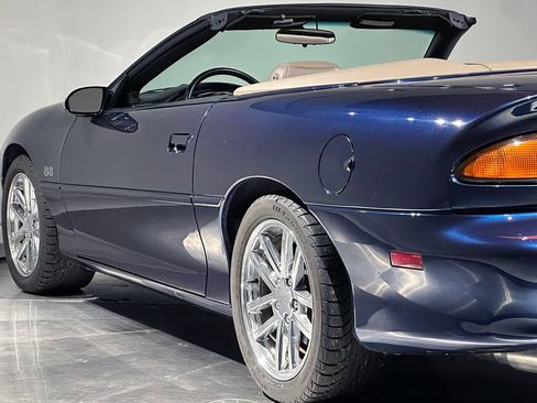 Used 2002 Chevrolet Camaro Z28 w/ SS Performance/Appearance Pkg RWD image 34