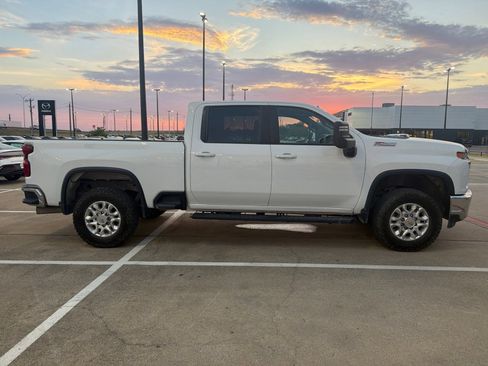 Used 2023 Chevrolet Silverado 2500 LT AWD/4WD image 4
