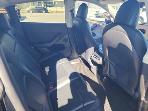 Used 2022 Tesla Model Y Performance image 22