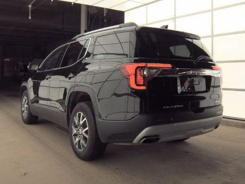 Used 2023 GMC Acadia SLT w/ Preferred Package AWD/4WD image 3