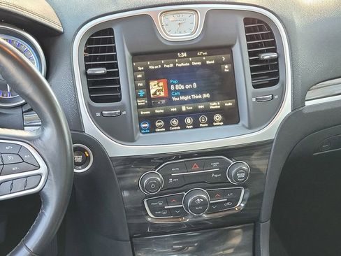 Used 2022 Chrysler 300 Touring L image 14