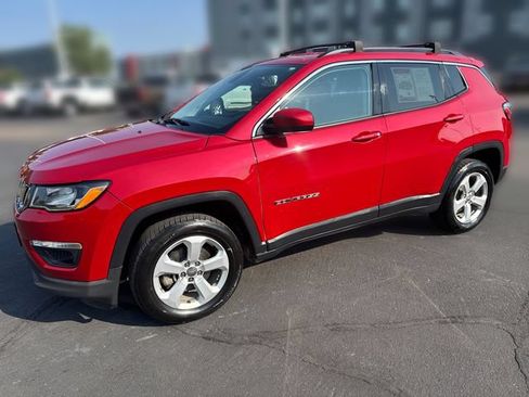 Used 2017 Jeep Compass Latitude w/ Popular Equipment Group AWD/4WD image 1